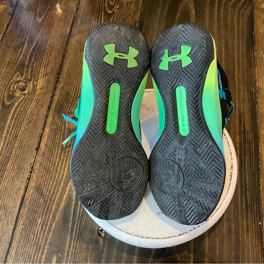 Under Armour Kids Sneakers - Black and Green great condition. - Picture 9 of 9